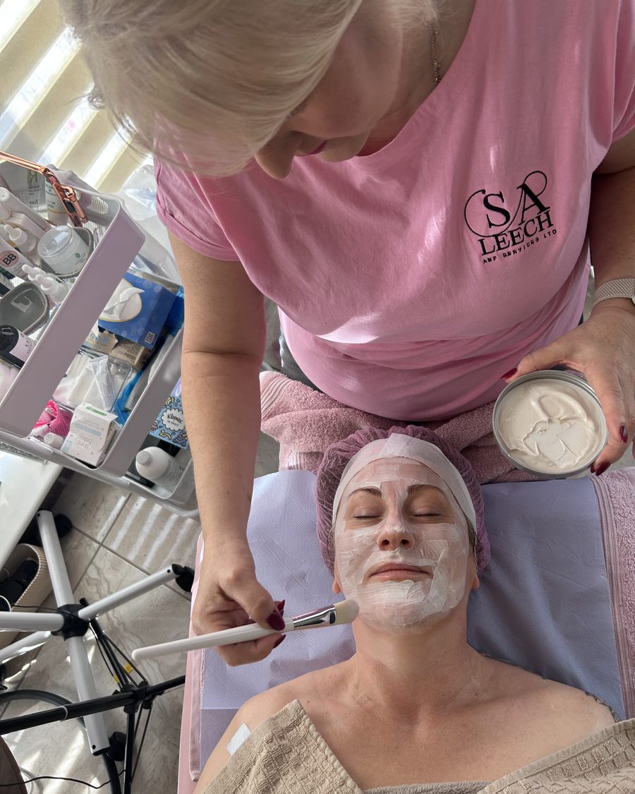 Facial mask application